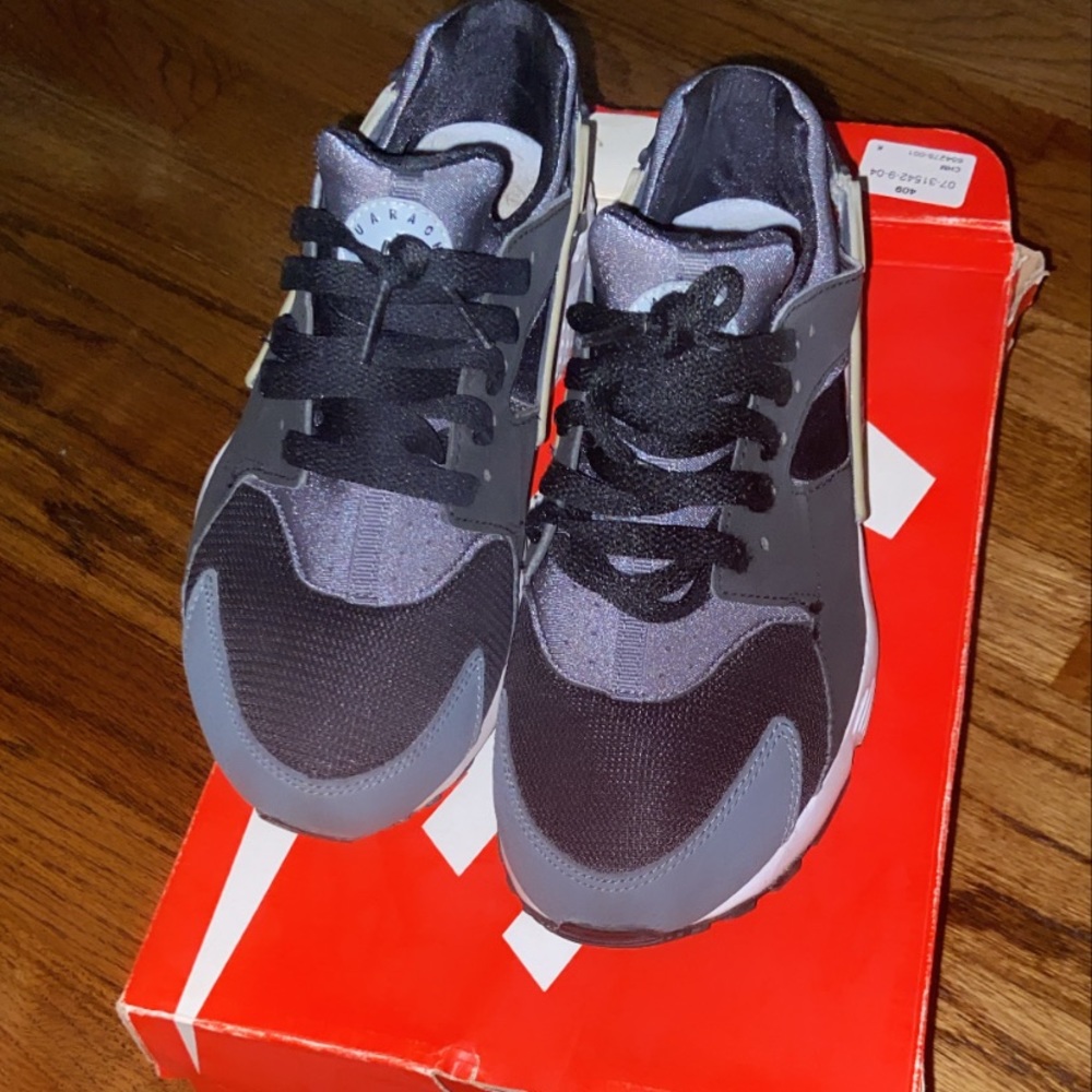 nike huarache run , grey and black , boys 7Y